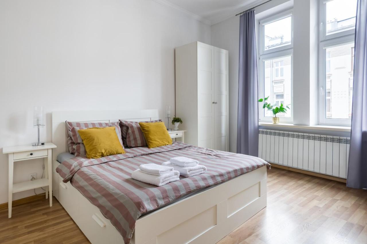 Discover Krakow Apartments - 3 Rakowicka St - Classic Apartments Near Main Station - Netflix Exterior photo